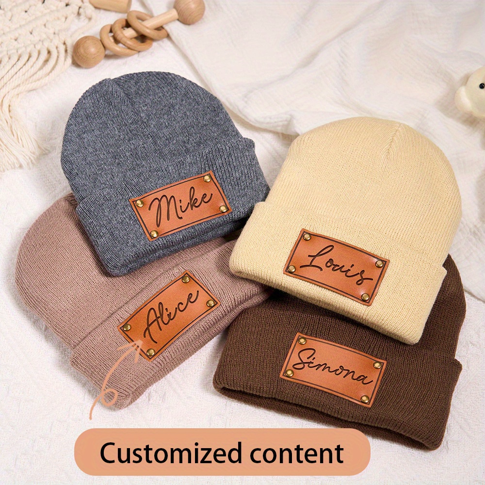 Beanie Cuffed Knit - หมวกบีนนี่หนังแท้สั่งทำพิเศษ ปักชื่อได้ หมวกไหมพรมแบบมีขอบพับสำหรับฤดูหนาว พร้อมป้ายสลักชื่อ หมวกกันหนาวอบอุ่น ของขวัญวันเกิดสำหรับครอบครัว